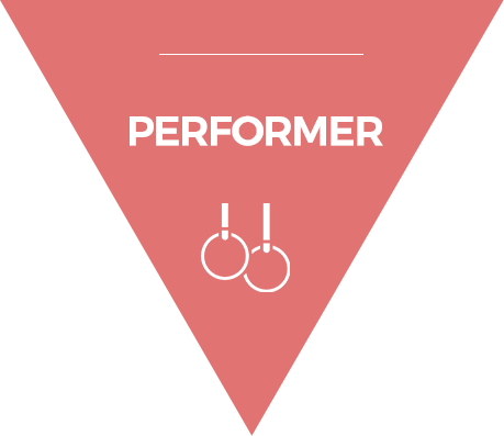 UN PERFORMER PROFESSIONISTA
PERFORMANCE DI VERTICALISMO, ACROBATICA, AEREA, FUOCO e LED