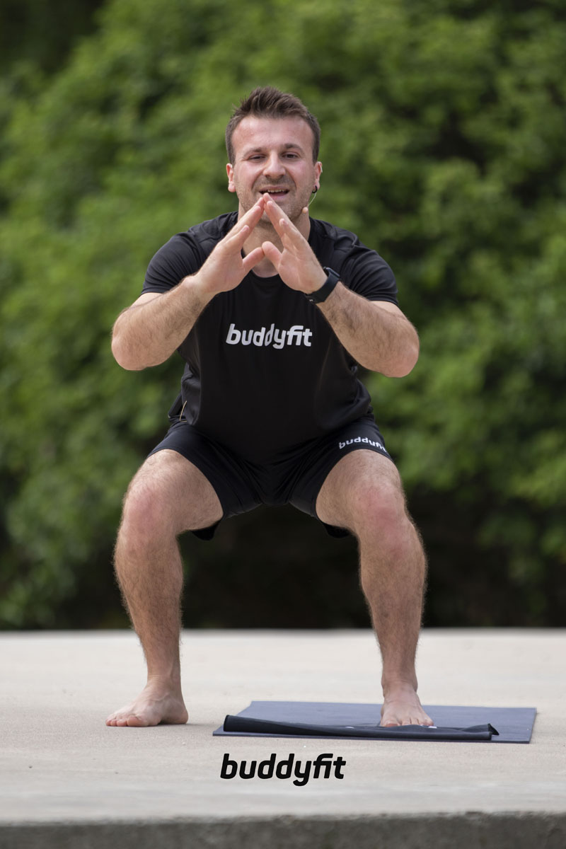 Personal trainer yoga a Parco Sempione a milano con Buddyfit